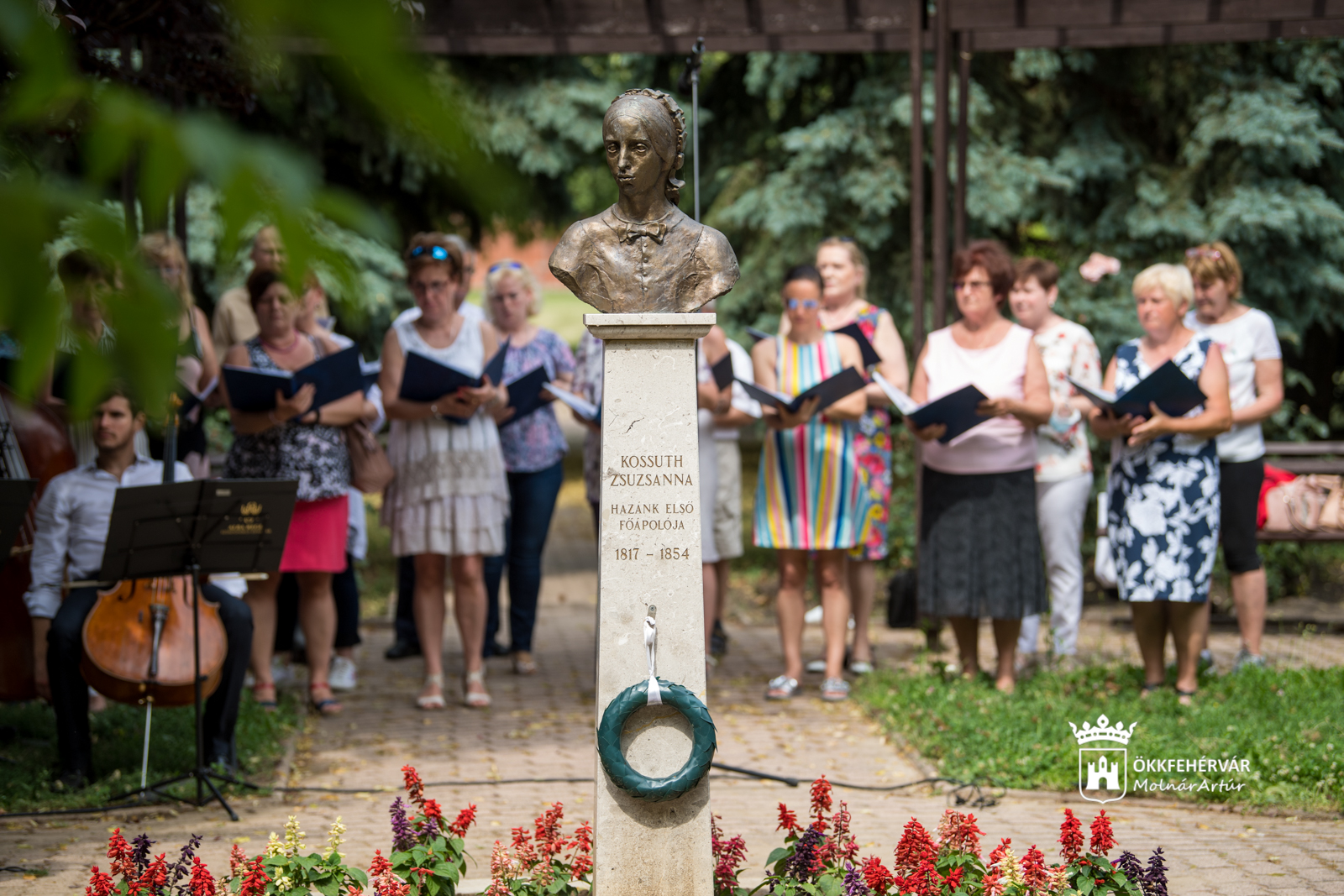Zenés flashmob és köszönet a Szent György Kórustól