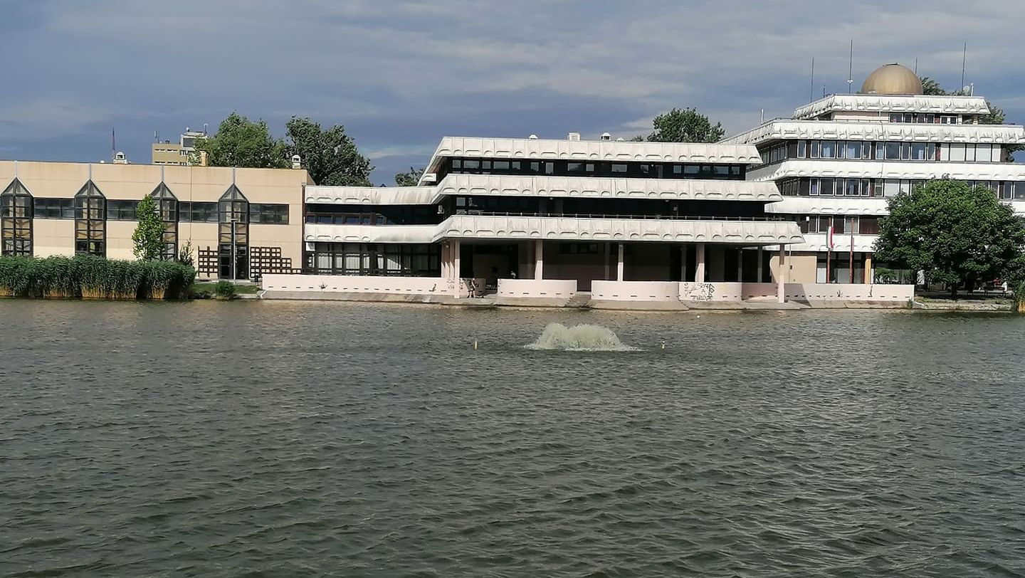 Szökőkút a jobb oxigén ellátásért a Csónakázó-tavon