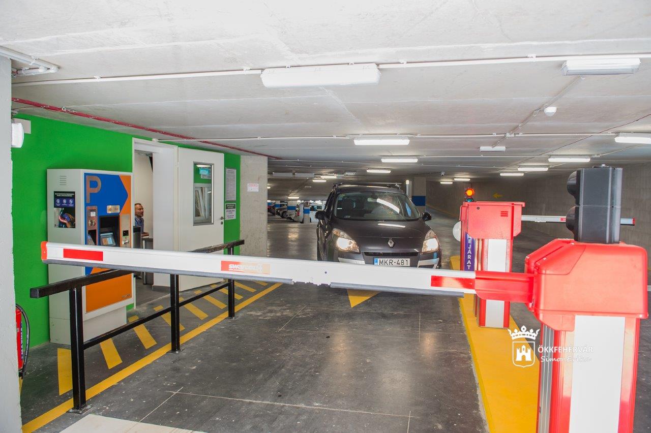 Hivatalosan is átadták Székesfehérvár első parkolóházát