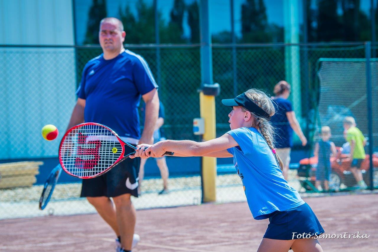 Családi nappal népszerűsítették a teniszt a Kiskút Tenisz Klubban