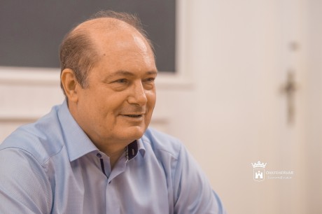 Versenyképesség és válságállóság - interjú Szekfü Tiborral