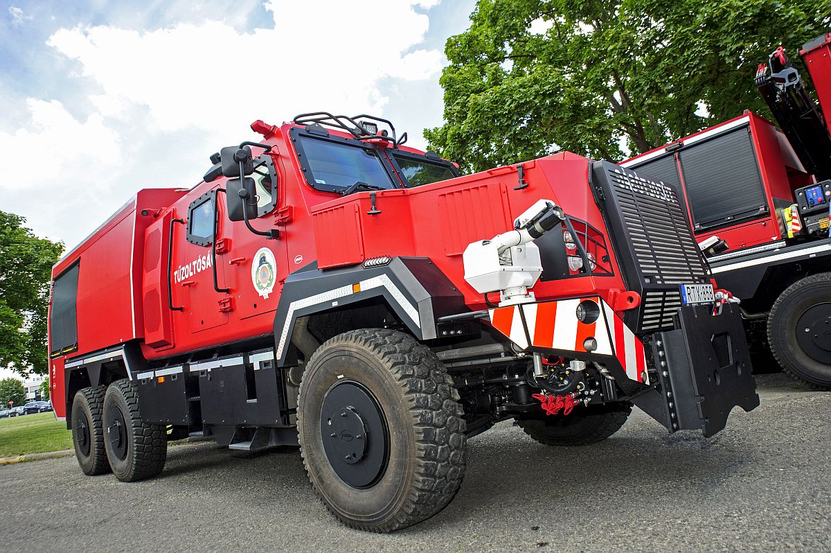 Székesfehérvárra is érkezett az erdőtüzes gyorsbeavatkozó tűzoltóautóból