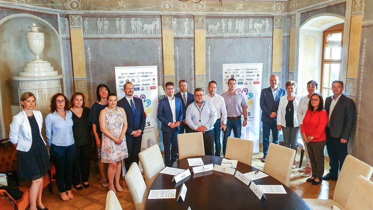 KÉPES program – három fehérvári iskola udvarát újítják fel