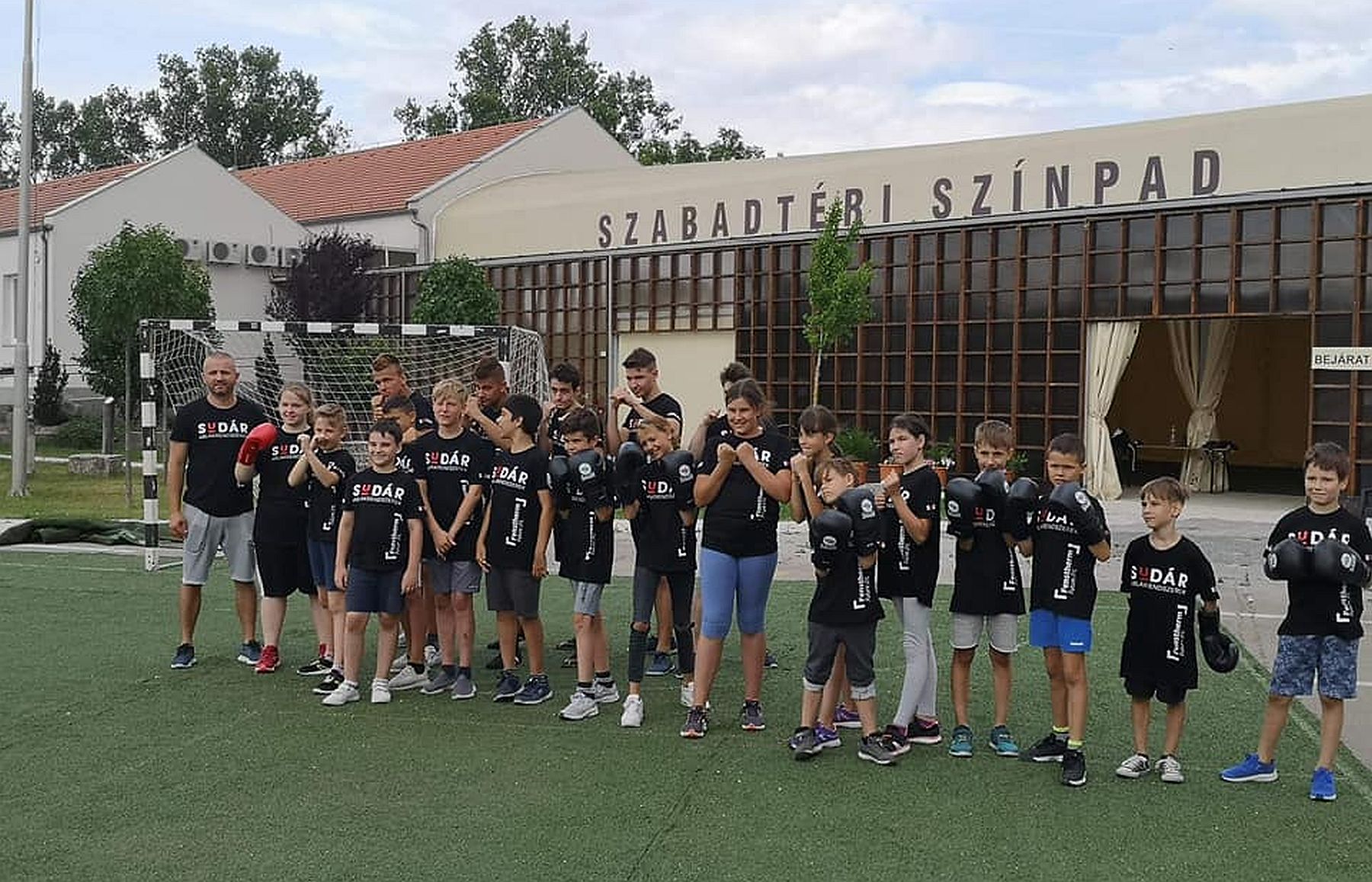 Sportágbemutató - ismét fiatal ökölvívók jártak a feketehegyi sporttáborban