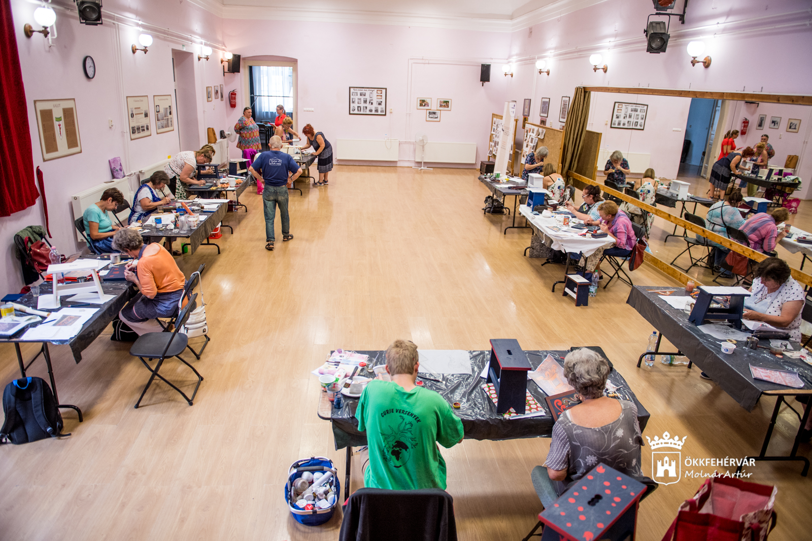 Fehérvári Bútorfestő Alkotóhét a Felsővárosi Közösségi Házban