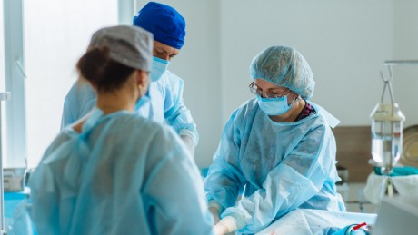 Visszatérhetnek munkájukhoz a 65 év feletti orvosok és ápolók