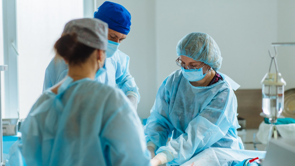 Visszatérhetnek munkájukhoz a 65 év feletti orvosok és ápolók