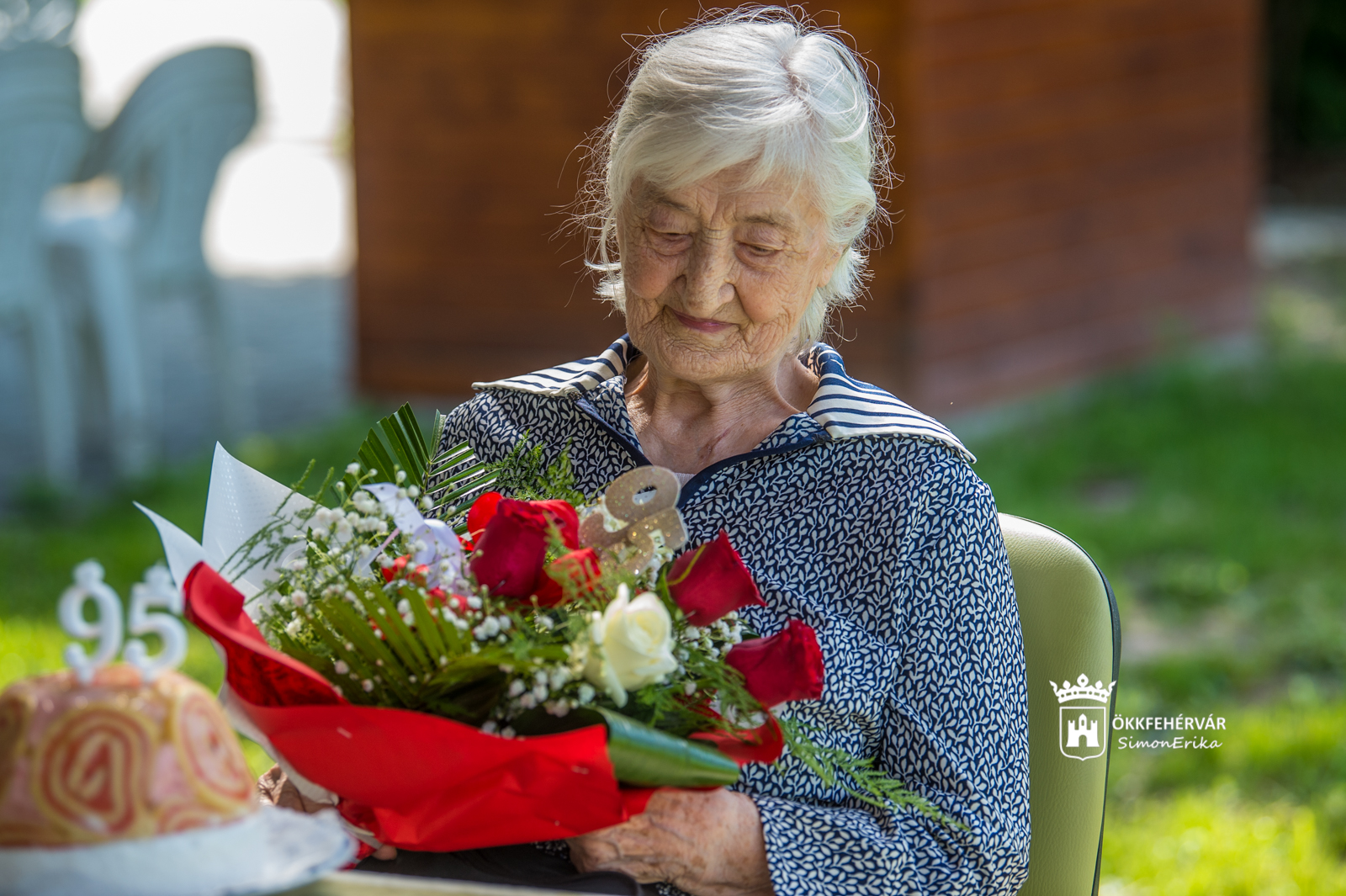 A 95 éves Haár Lajos Lászlónét köszöntötték a Farkasvermi úti idősotthonban