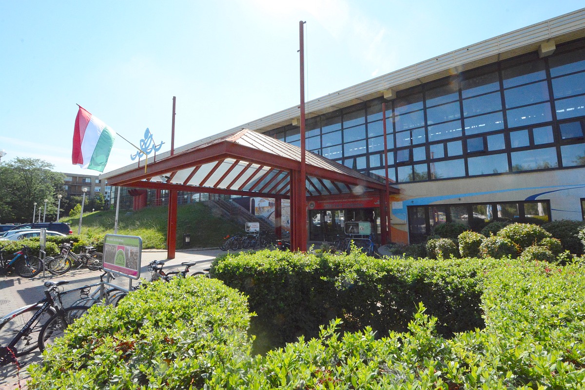 Hétfőn reggel hat órakor nyit a városi uszoda