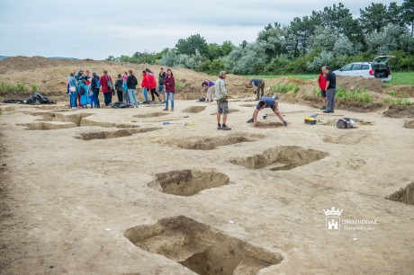 Ásatás testközelből - egyedülálló leletek kerültek elő az avar kori temetőből