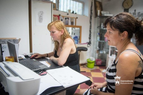 Az Arany János Iskola autista csoportját is támogatja a jótékonysági tetóváló nap