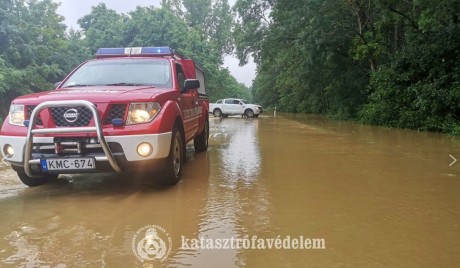 Hétfő esti felhőszakadás - egész éjszaka dolgoztak a tűzoltók