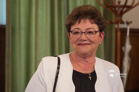 Hazai terepen - interjú Dr. Müller Cecília országos tisztifőorvossal