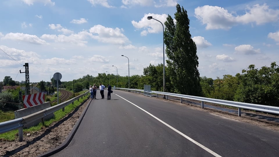 Balatoni út - újra lehet közlekedni a felüljárón