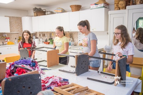 Gyerekműhellyel zárta nyári táborait a Fehérvári Kézművesek Egyesülete