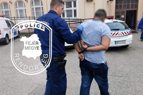 Még a lépcsőházban elfogták a rendőrök a két betörőt a Toronysoron