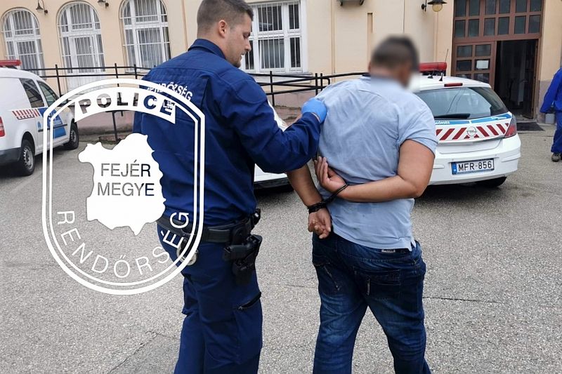 Még a lépcsőházban elfogták a rendőrök a két betörőt a Toronysoron