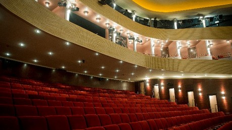 Rendkívüli intézkedések a Vörösmarty Színházban - önkormányzati segítséggel fertőtlenítik az épületet