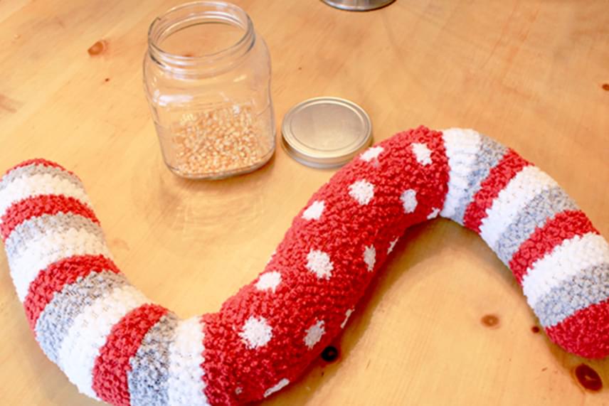 Az ország leghosszabb kígyója készül zokniból