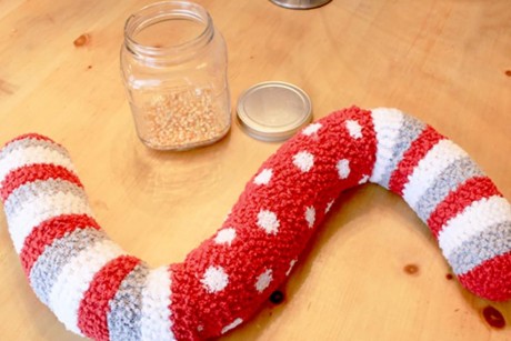 Az ország leghosszabb kígyója készül zokniból