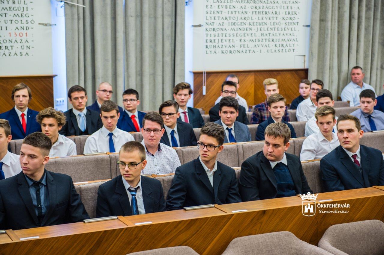 Szeptember 25-ig lehet pályázni a fehérvári diákokat támogató ösztöndíjakra
