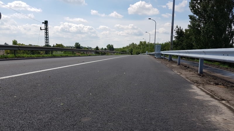 Garanciális hibákat javítanak a Balatoni úton - a közlekedést nem akadályozza a munka