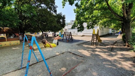 Tavaszig öt fehérvári óvodaudvar kap új burkolatot és játékokat