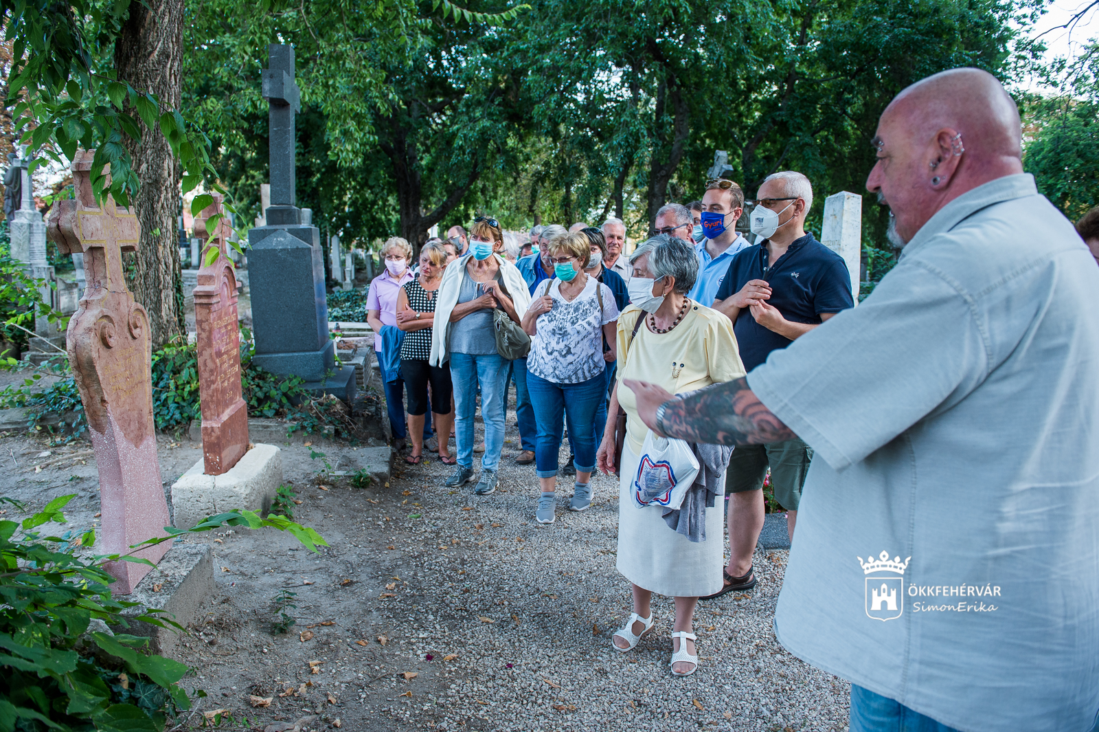 Koraőszi séta a Hosszú-temetőben rendhagyó történelemórával