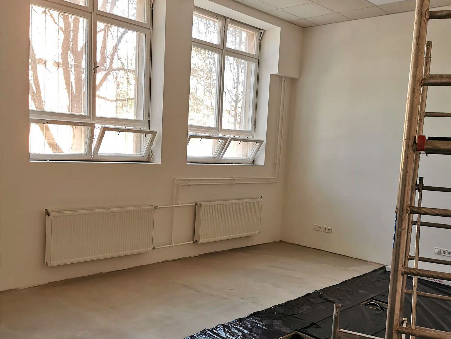 Jól haladnak a munkálatok a Jákyban - digitális földmérő terem készül