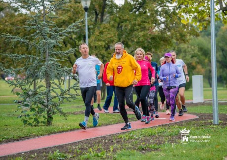 Elkészült a Halesz ligetben az új rekortán futópálya