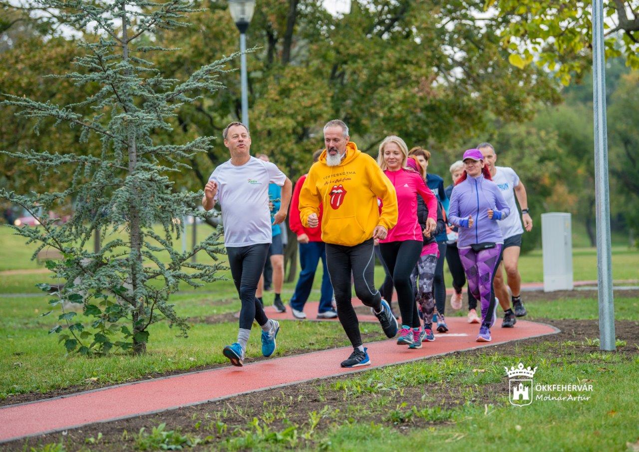 Elkészült a Halesz ligetben az új rekortán futópálya