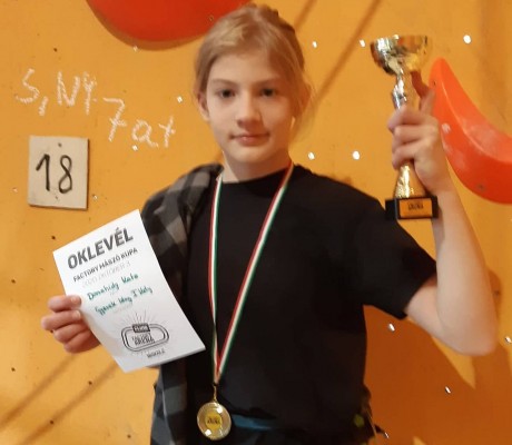 Falmászás - Domahidy Kata gyerek kategóriában aranyérmet szerzett Miskolcon