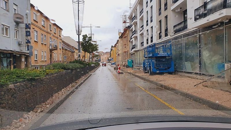 Aszfaltozás miatt lezárás lesz a Várkörúton csütörtök reggel 6 és péntek este 6 óra között