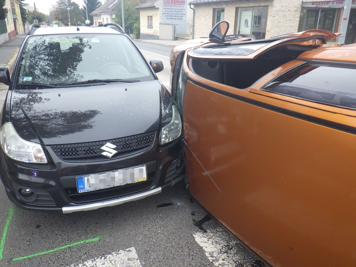 Baleset a Kadocsán - két gyereket szállítottak kórházba a mentők