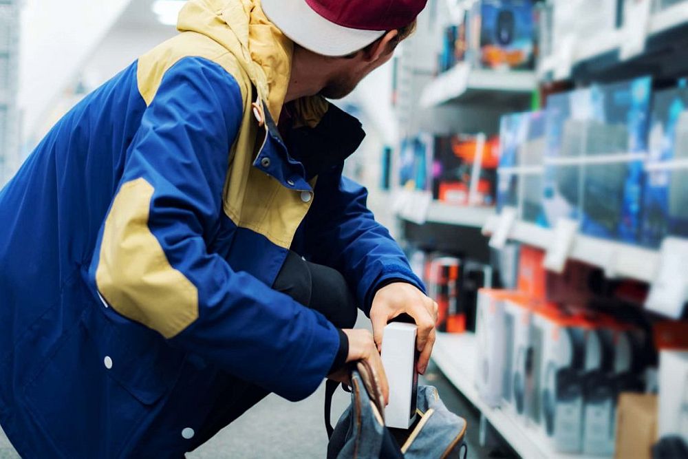 Letartóztatásban maradhat a férfi, aki egy székesfehérvári benzinkúton követett el rablást