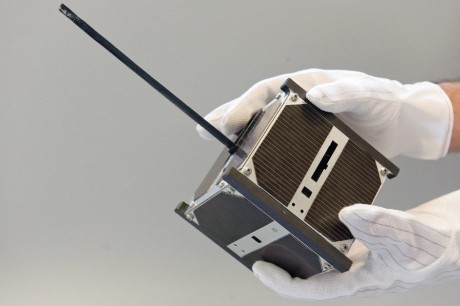 Online előadás a zsebműhold fejlesztésekről a Terkán Lajos Bemutató Csillagvizsgálóban