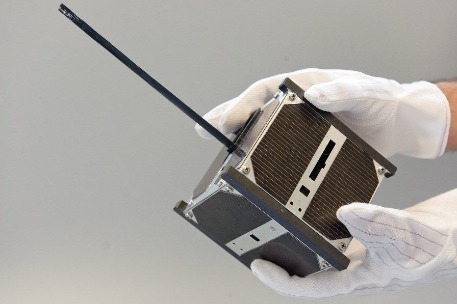 Online előadás a zsebműhold fejlesztésekről a Terkán Lajos Bemutató Csillagvizsgálóban