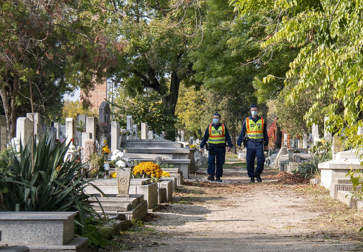 Mindenszentekkor és halottak napján is legyünk biztonságban!