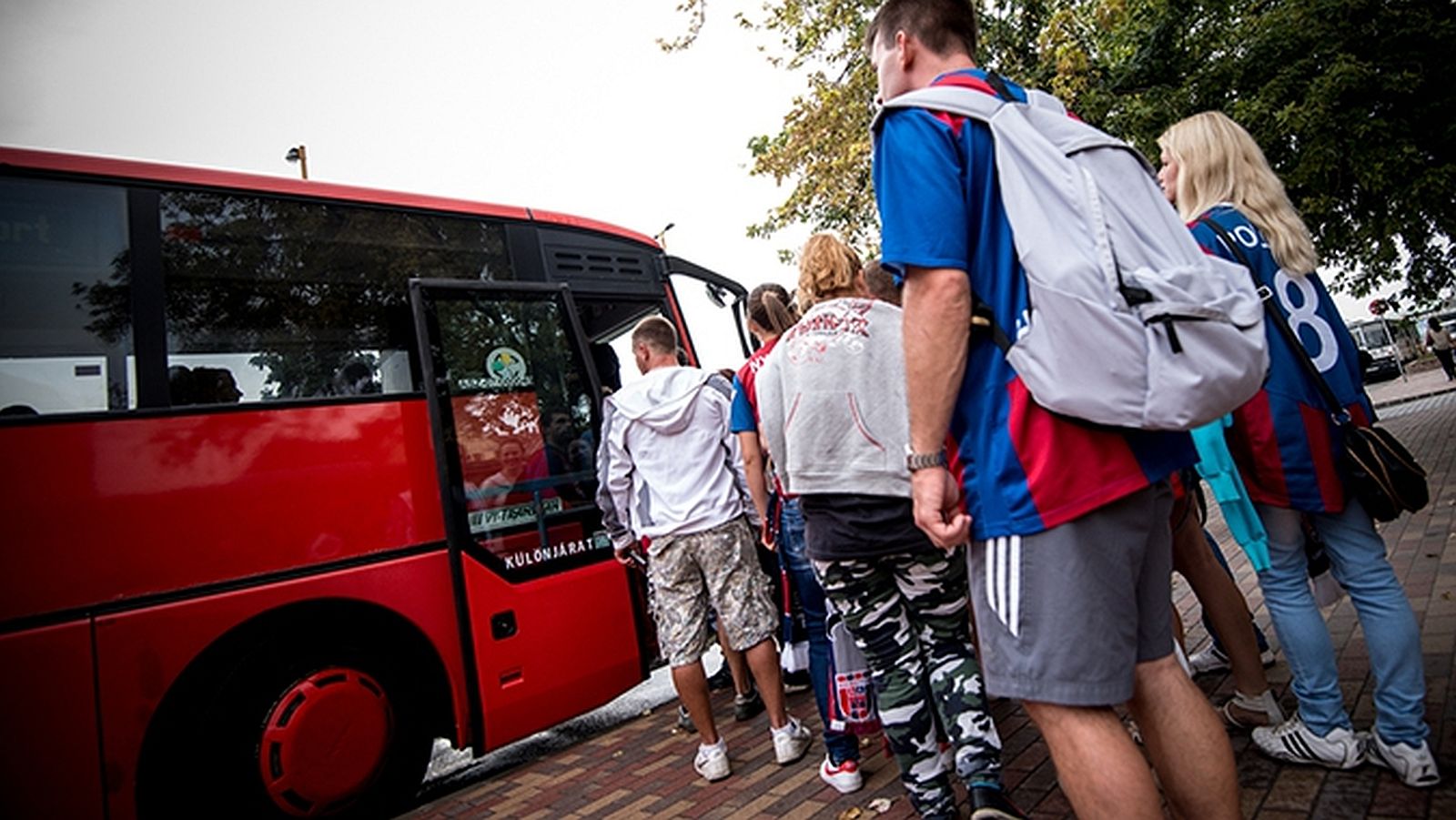 Szurkolói buszok is segítik szombaton a stadion környéki forgalmat