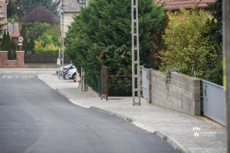 Megújult a Homonnai utca - a Poprádi utcában folytatódik az öreghegyi utcák felújítása