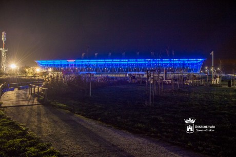 Kékbe öltözött a MOL Aréna a Gyermekjogok Világnapja tiszteletére