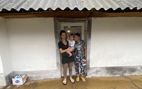 Bútorok, háztartási cikkek és élelmiszer adomány a Vigyázó kéz Gyermekvédelmi Egyesülettől