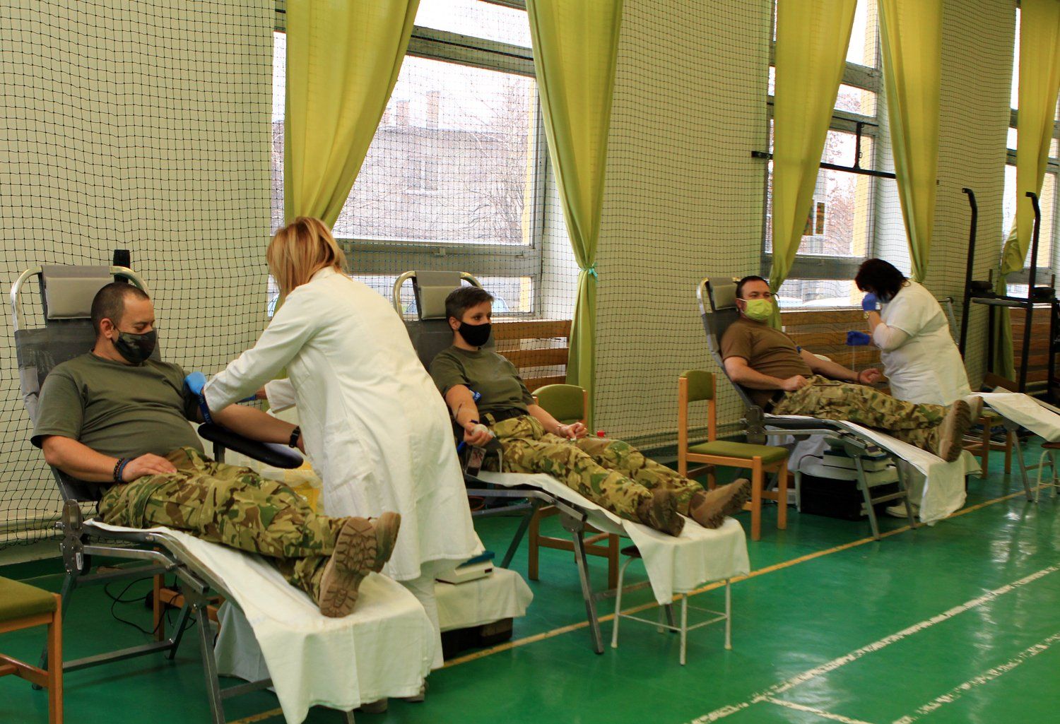 Katonák és honvédelmi alkalmazottak adtak vért Székesfehérváron
