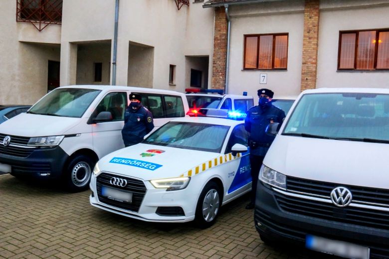 Új szolgálati autók segítik a Fejér megyei rendőrök munkáját
