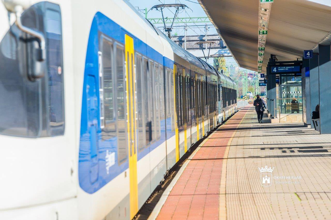 Változik a vonatok és a Volánbusz járatainak közlekedése szilveszterkor