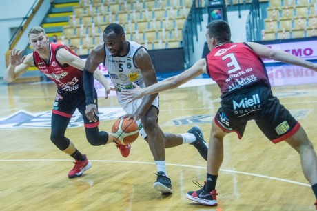 Sok labdát eladott, nem jól dobott, kikapott Körmenden az Alba