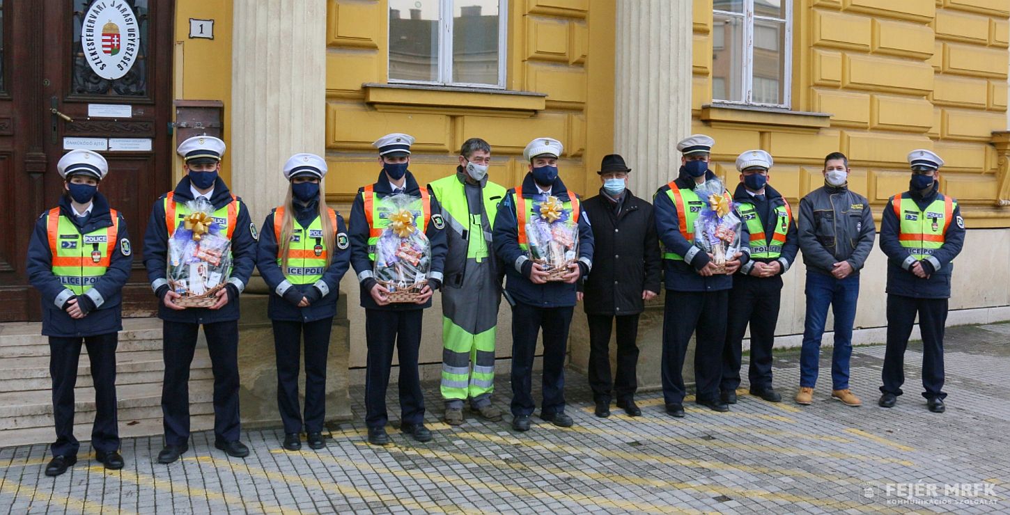 Fejér megye rendőreinek mondott köszönetet Fehérváron a Magyar Autóklub