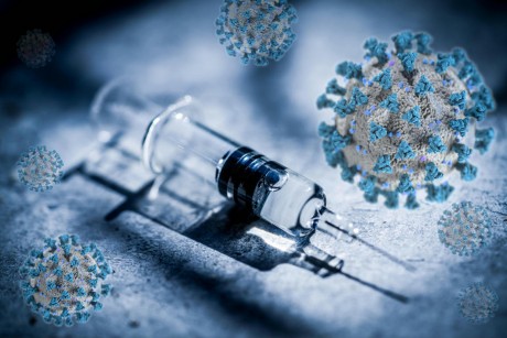 Naplót vezet a koronavírus elleni oltás hatásairól a Szent György Kórház belgyógyásza