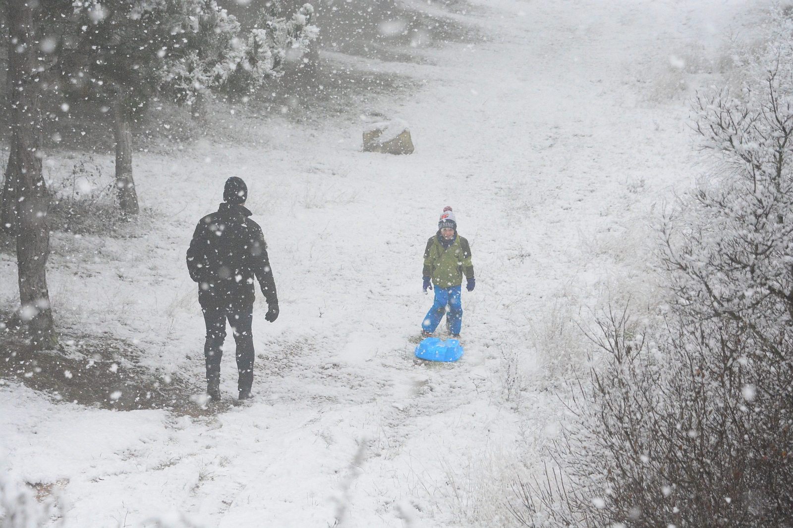 Van aki már a szánkót is elővette - havas péntek délelőtt Fehérváron