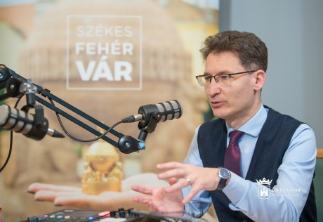 Stabilitás, biztonság – aláírta a 2021-es költségvetést Fehérvár polgármestere